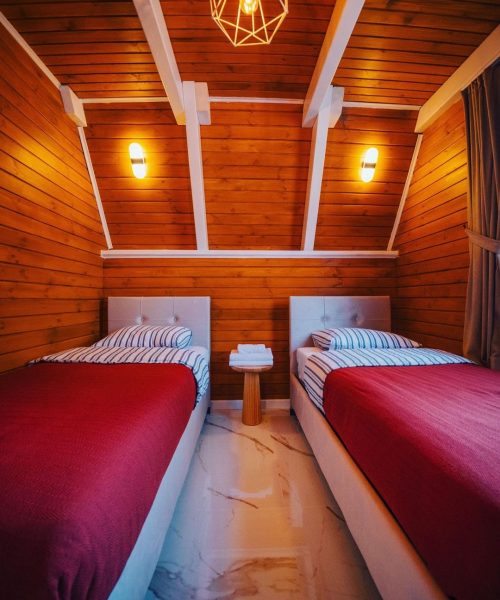 0CC8C5E9-82AD-4A21-8629-3084F9A40A2A