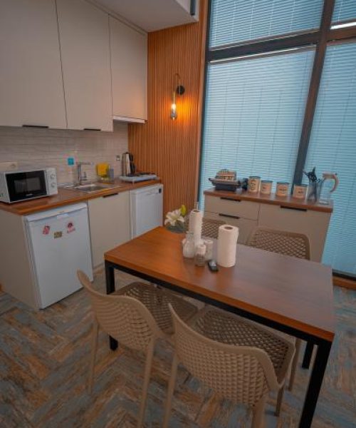 White_Lily_202501131105481_WhatsApp_Image_2025_01_09_at_22_38_31_1_