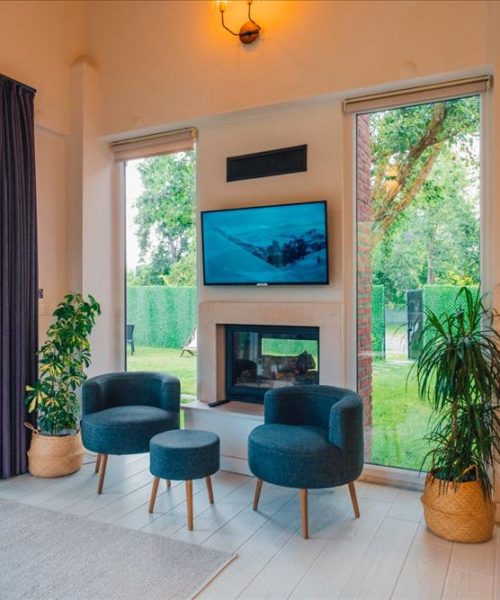 e8f512e3-5312-4c85-928d-e34f40eed248