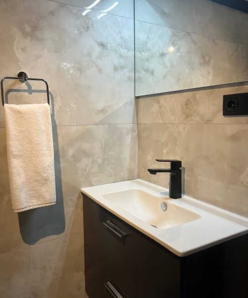 c9b10366-2fb7-4d18-bcb7-46562b5b6a85